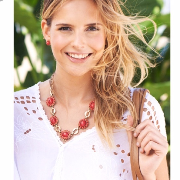 EUC Stella & Dot Sardinia Statement Necklace Red Gold - Picture 3 of 6